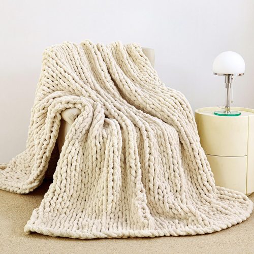 img-0e55683bc18df12c4c58 Chunky Knit Throw Blanket