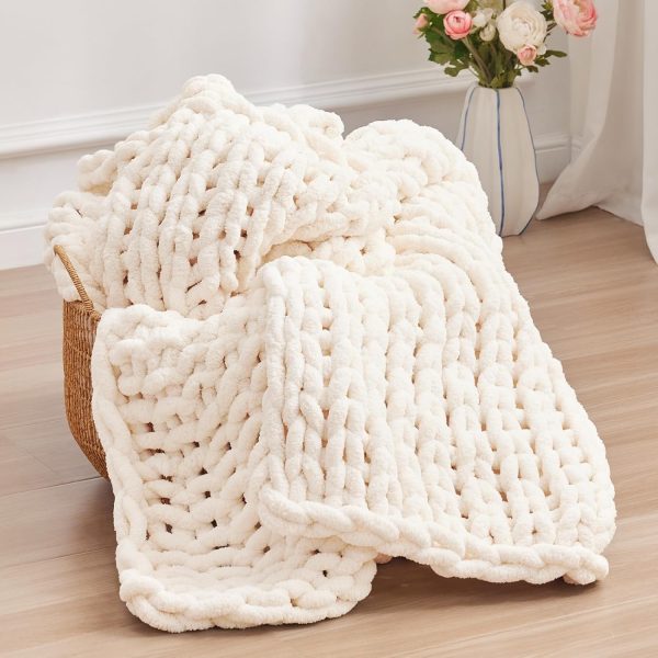 img-2b2bccc73e2c724bc447 Chunky Knit Chenille Throw
