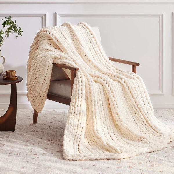 img-ca24168f3555069d1152 Chunky Knit Chenille Throw